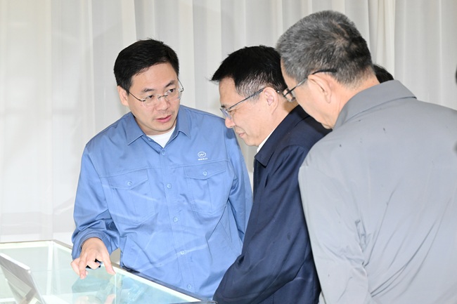 新疆生产建设兵团党委副秘书长、副团长毛知兵一行到万基控股集团调研